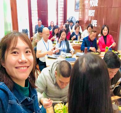 Ảnh có chứa trang phục, Mặt người, người, phụ nữ

Nội dung do AI tạo ra có thể không chính xác.