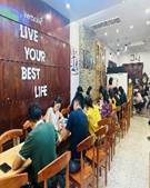 Ảnh có chứa đồ đạc, ghế, trang phục, văn bản

Nội dung do AI tạo ra có thể không chính xác.