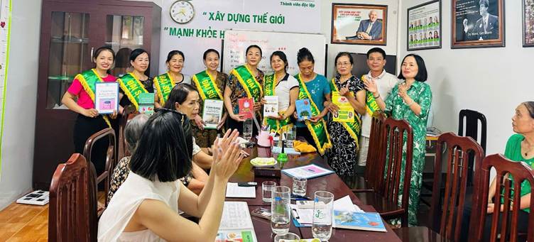 Ảnh có chứa trang phục, người, phụ nữ, Mặt người

Nội dung do AI tạo ra có thể không chính xác.